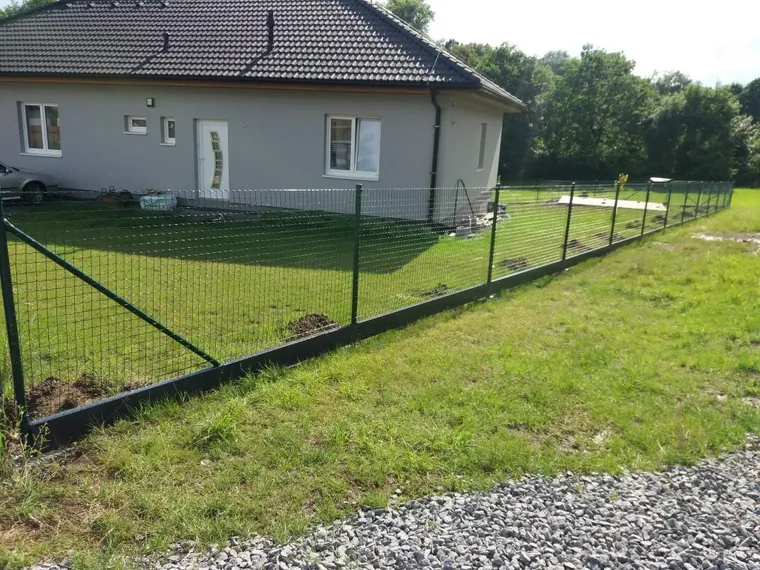 Ploty s odlehčenou podhrabovou deskou — fotografie 24